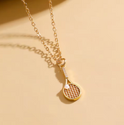 Collier pendentif Raquette de Tennis Doré – Élégance & Passion du Court