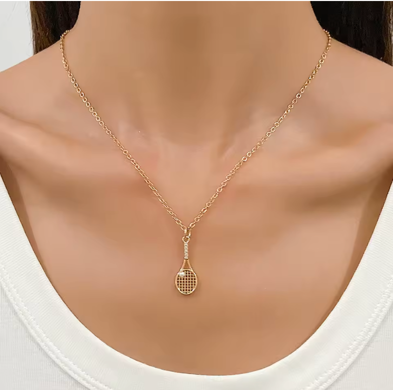 Collier pendentif Raquette de Tennis Doré – Élégance & Passion du Court